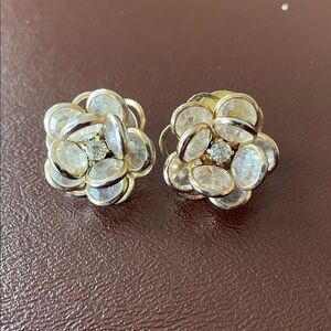 VTG Clear Lucite and Rhinestone Gold Tone Flower Post earrings